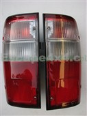 Zadní sdružené lampy Toyota Hilux 1998-02 
